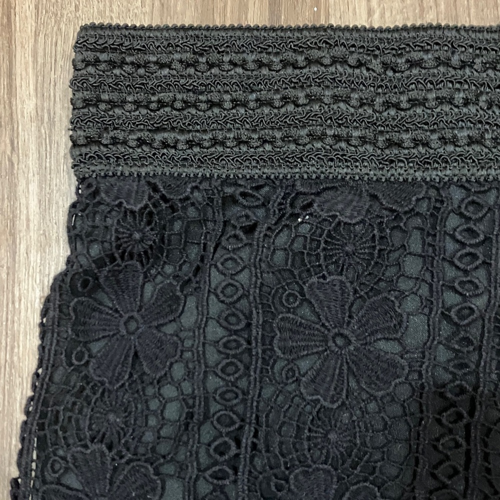 No Boundaries Black Lace Women Shorts - Picture 5 of 6